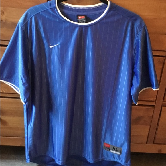 BOYS NIKE T-SHIRT - Picture 1 of 5